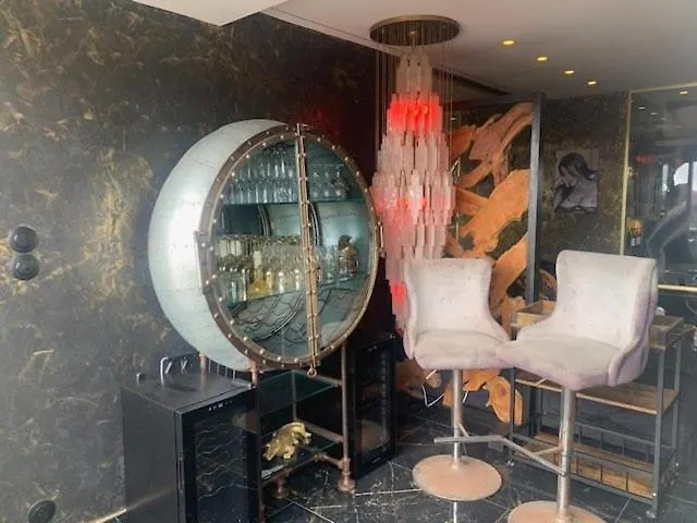 687 Luxe Coursives En Face Du Waiki דירה *
